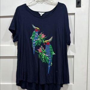 Crown & ivy Women's Navy Parrot Print Top